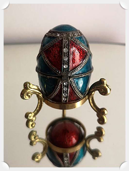 Stunning Enamel Painted Egg Shaped Ring Holder - Solid Lead Pewter Trinket Holder with Metal Stand *