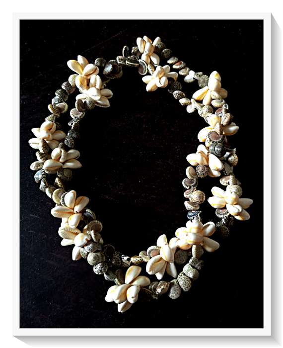Stunning Hand Made Double Length Authentic Shell Necklace in Perfect Condition*****