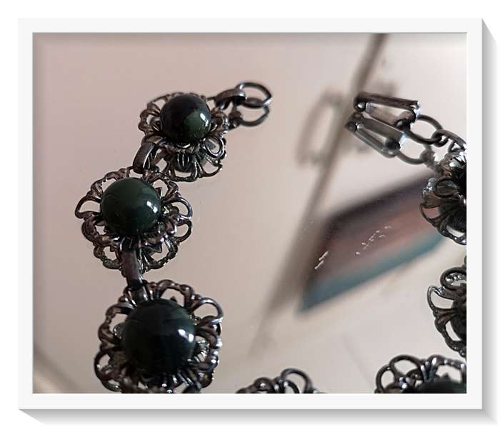 A Stunning Vintage Nephrite Jade Bracelet - A Beautiful Elegant Ageless Piece of Jewelry ***