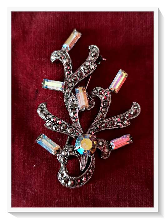 Vintage Vegetative Leaflike Emblem Marcasite Brooch with Opalesque Rhinestone Inlays