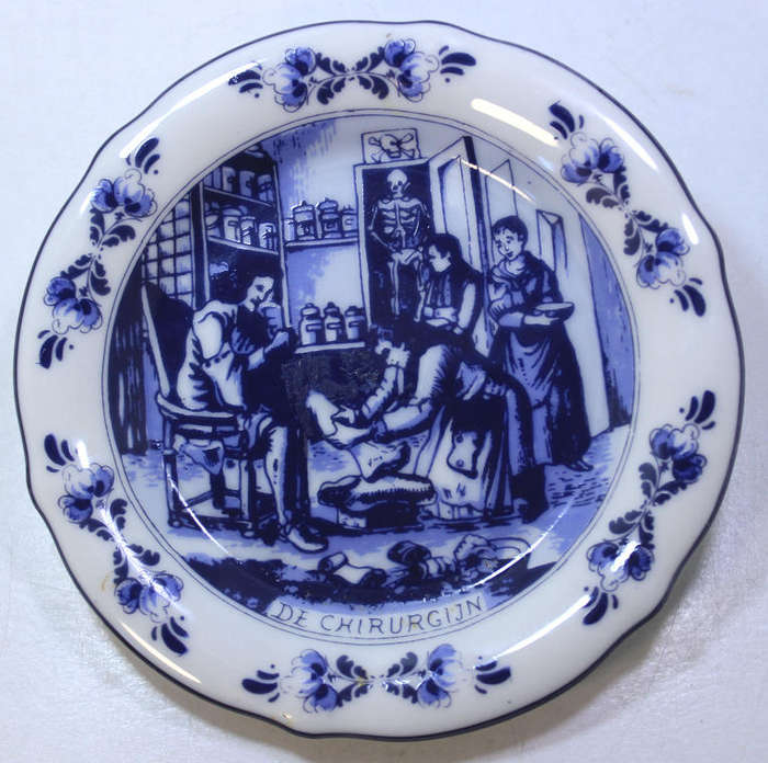 Vintage Oude Molen Delft "De Chirurgijn" Small Decorative Plate.