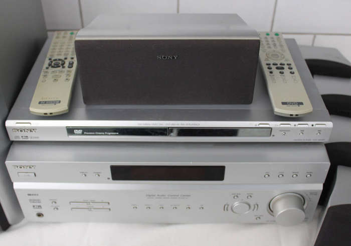Sony HT-DDW670 Digital Audio Control Cenrtre 5.1 Speaker Surround Sound and DVD Player