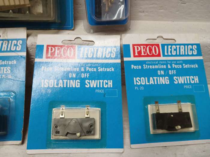 HO / OO SCALE - PECO - ITEMS X6  - BOXED