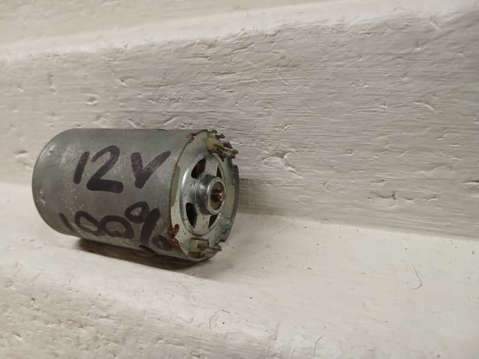 HO SCALE - LARGE 12V MOTOR