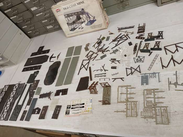 HO SCALE - MODEL POWER - OLD STYLE COAL MINE - BOXED