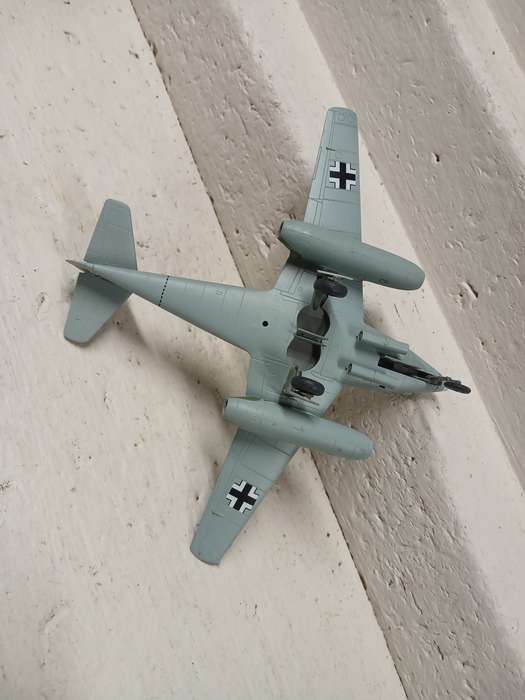 1:72 SCALE - EASY MODEL - MESSERSCHMITT ME262 A-2A MILITARY PLANE
