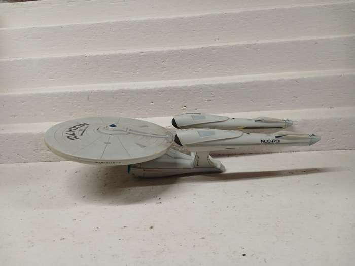 USS ENTERPRISE NCC-1701 SPACE SHIP