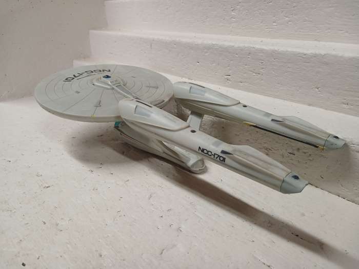 USS ENTERPRISE NCC-1701 SPACE SHIP