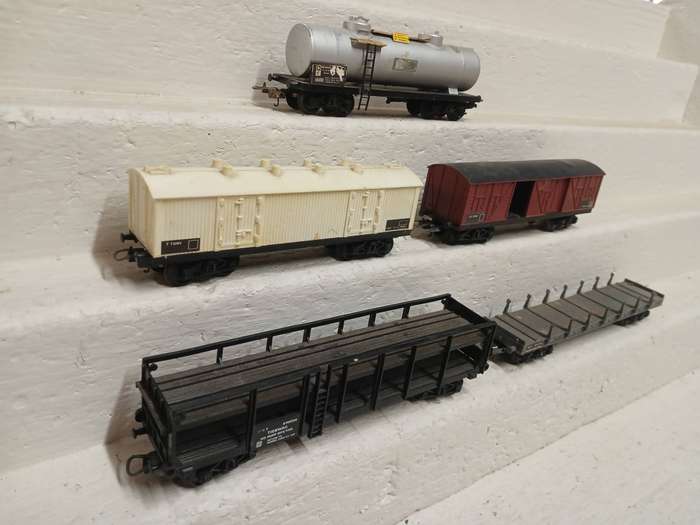 HO SCALE - JOUEFF - X5 VARIOUS GOODS WAGONS