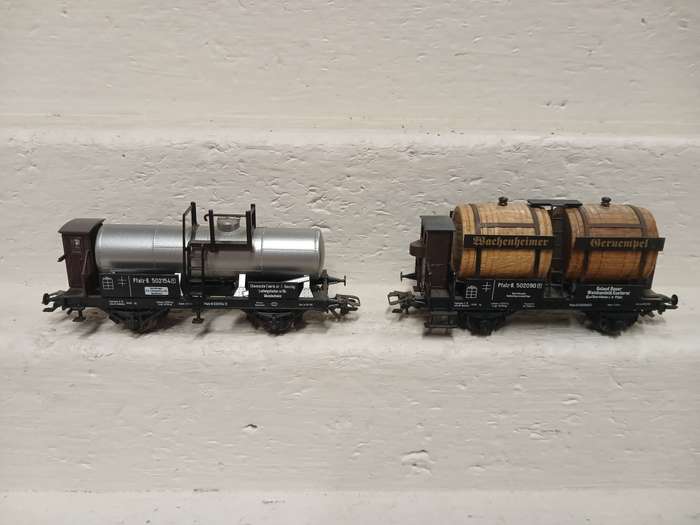 HO SCALE - TRIX - TANKER WAGONS - X2