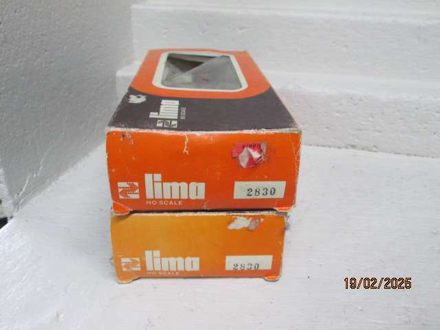 HO SCALE - LIMA - GOODS WAGONS - X2 - BOXED
