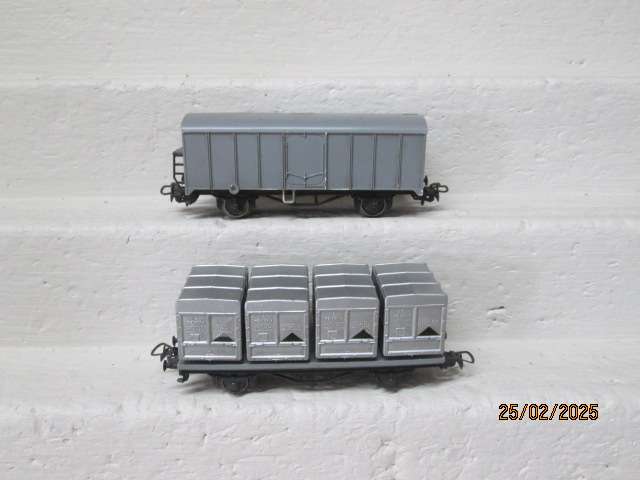 HO SCALE - LILLIPUT GOODS WAGONS - X2