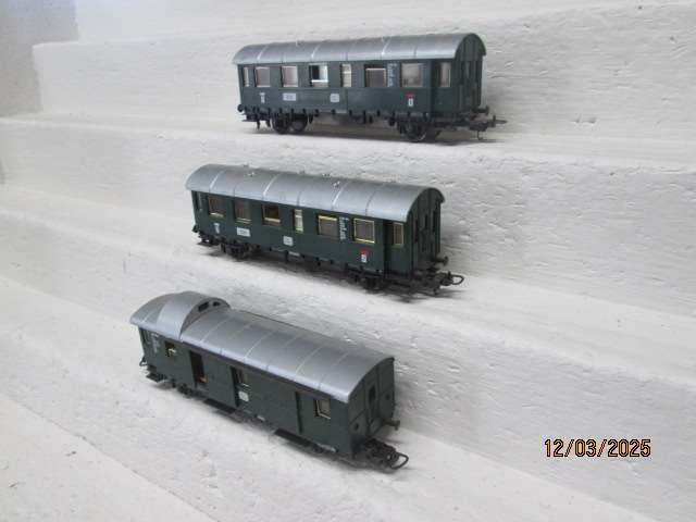 HO SCALE - LIMA - DB DARK GREEN PASSENGER SET