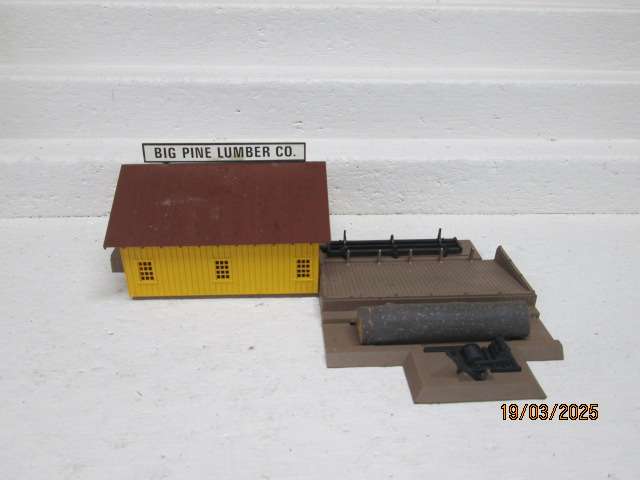 HO SCALE - BIG PINE LUMBER CO. YARD