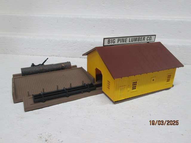 HO SCALE - BIG PINE LUMBER CO. YARD