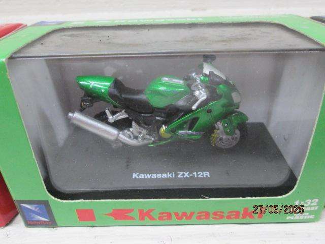 DIE CAST - NEWRAY - 1:32 SCALE - X3 MOTORBIKES -  BOXED