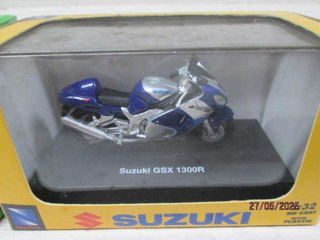 DIE CAST - NEWRAY - 1:32 SCALE - X3 MOTORBIKES -  BOXED