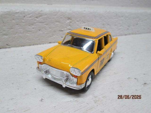 DIE CAST - YELLOW NEW YORK TAXI