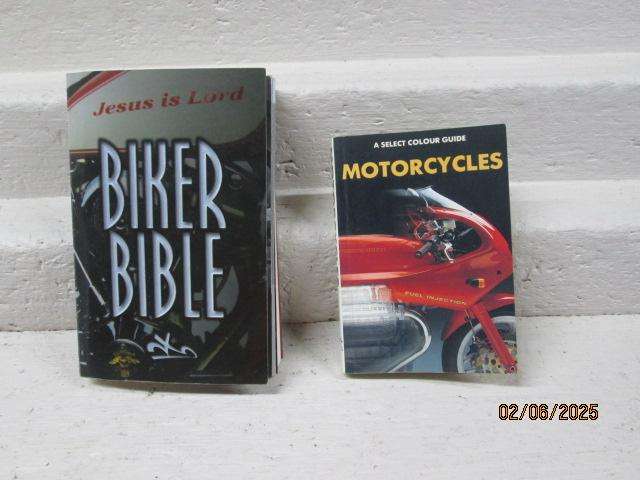 BOOK: A SELECT COLOUR GUIDE - MOTORCYCLES + BIKERS BIBLE