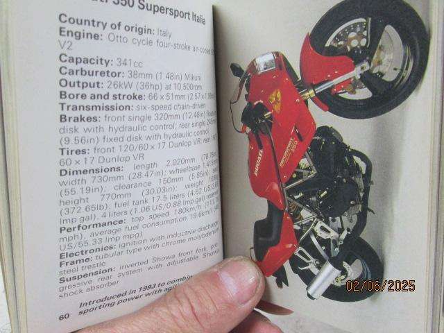 BOOK: A SELECT COLOUR GUIDE - MOTORCYCLES + BIKERS BIBLE