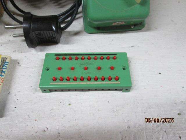 HO SCALE - FLEISCHMANN - CONTROLLER + CROSSOVER - BOXED