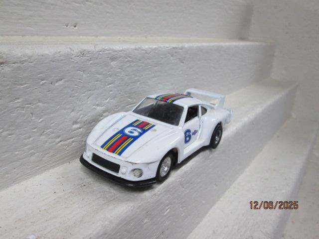DIE CAST - PORCHE MARTINI RACING CAR