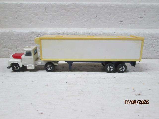 DIE CAST - CORGI JNR WHIZZ WHEELS - MACK TRUCK & TRAILER