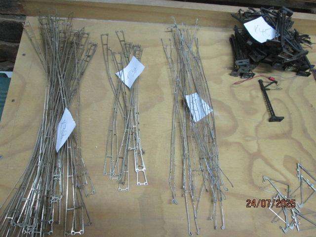 HO SCALE - LARGE AMOUNT OF OVERHEAD AND MAST POLES