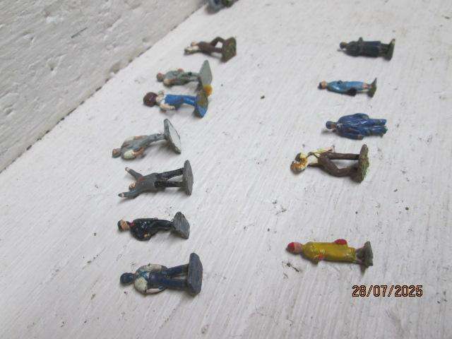 HO / OO SCALE - VARIOUS METAL FIGURINES X2 + MOTORBIKE