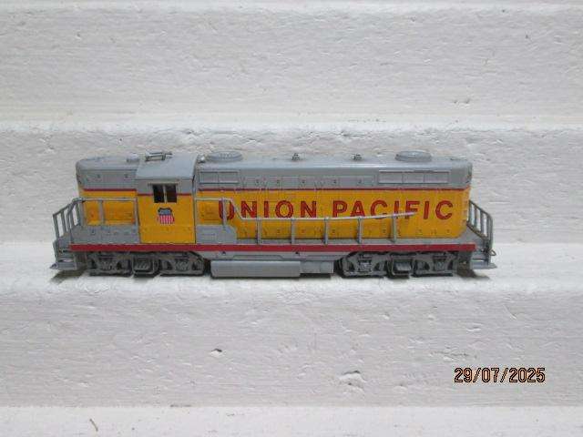HO SCALE - MEHANO - UNION PACIFIC - DIESEL LOCOMOTIVE
