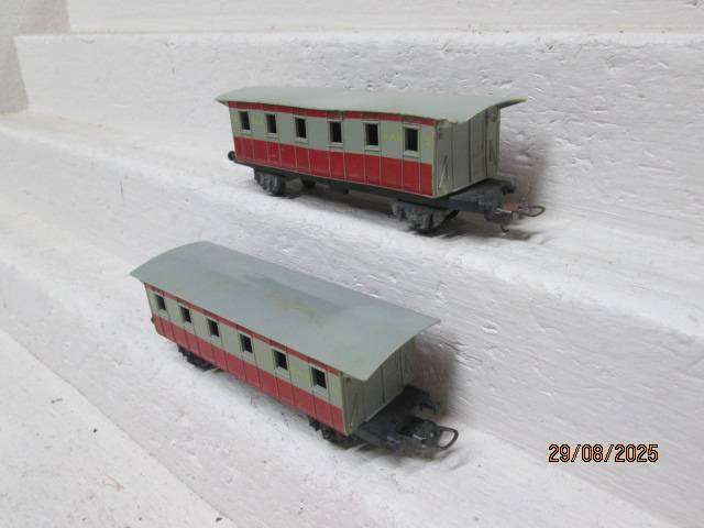 HO SCALE - LIMA - SAR - OLD STYLE 2ND CLASS COACHES