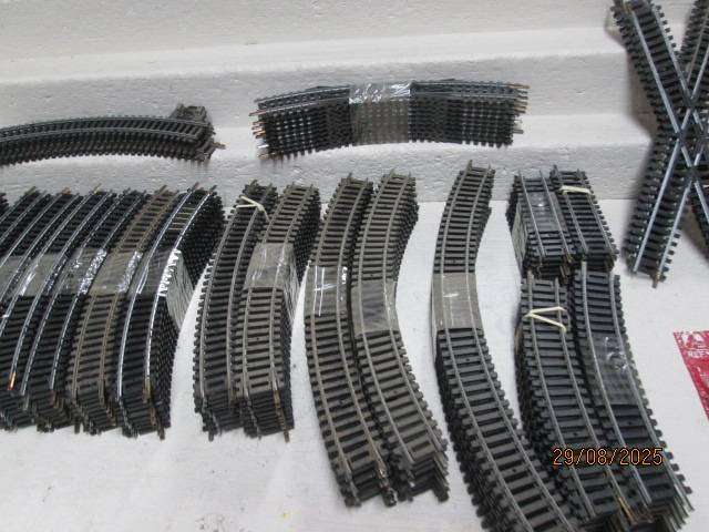 HO / OO SCALE - LARGE AMOUNT OF LIMA TRACK - X209 PIECES