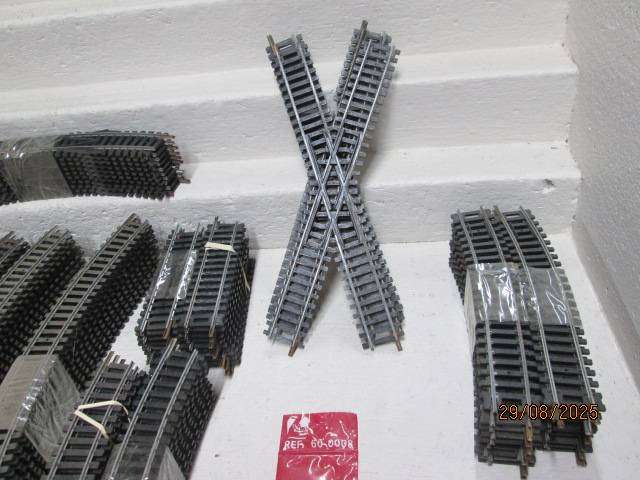 HO / OO SCALE - LARGE AMOUNT OF LIMA TRACK - X209 PIECES