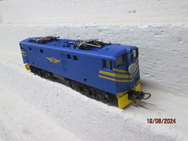 HO SCALE - LIMA - SAR - BLUE 5E ELECTRIC LOCOMOTIVE - BOXED