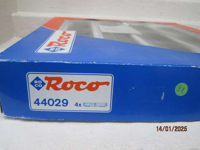HO SCALE - ROCO - DB PASSENGER COACHES - X4 - BOXED - 3-RAIL