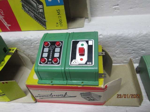 HO SCALE - FLEISCHMANN - UNCOUPLERS AND MATCHING SWITCHES - BOXED