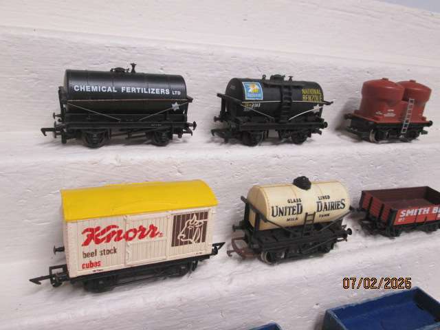 OO SCALE - VARIOUS GOODS WAGONS - X8