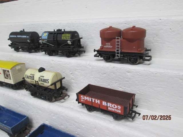 OO SCALE - VARIOUS GOODS WAGONS - X8