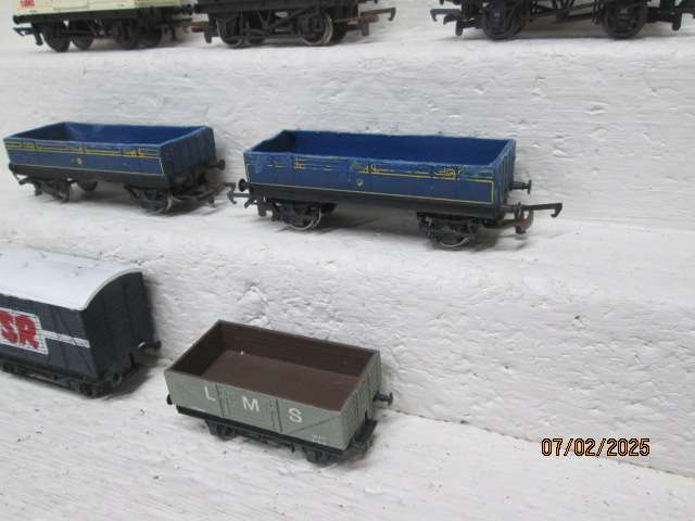 OO SCALE - VARIOUS GOODS WAGONS - X8