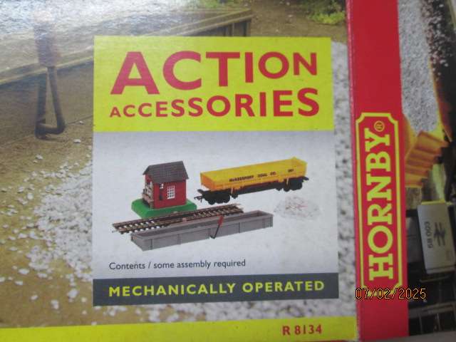 OO SCALE - HORNBY - GRAVEL TIPPER DEPOT - BOXED