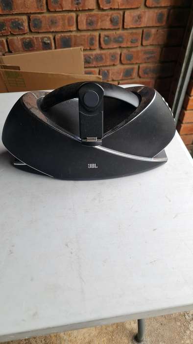 JBL ONBEAT EXTREME - IPOD/IPHONE/IPAD SPEAKER DOCKING SYSTEM WITH BLUETOOTH