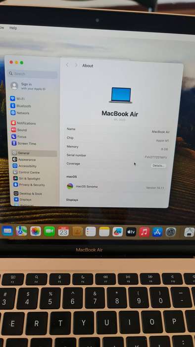 MACBOOK AIR M1 - 2020 MODEL -  M1 CHIP - 8GB - 256GB - 13 INCH SCREEN