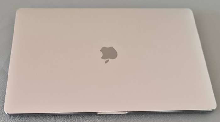 MACBOOK PRO 15 TOUCHBAR - A1707 - 2017 - CORE i7, 16GB MEMORY, 512GB SSD HARD DRIVE, CYCLE COUNT: 1