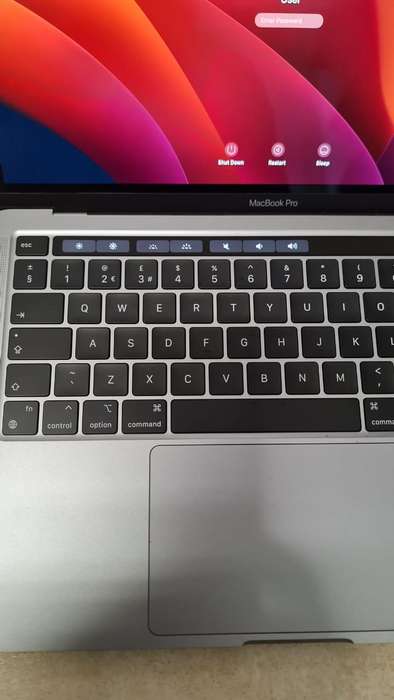 MACBOOK PRO M1 - TOUCHBAR - 2020 MODEL -  M1 CHIP - 8GB - 256GB - 13 INCH SCREEN