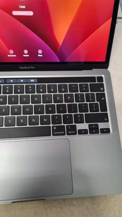 MACBOOK PRO M1 - TOUCHBAR - 2020 MODEL -  M1 CHIP - 8GB - 256GB - 13 INCH SCREEN