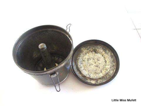 A VINTAGE ALIUMINIUM PUDDING STEAMER
