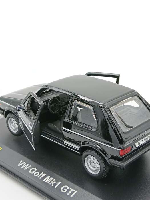 Bburago Volkswagen VW Golf GTI Mk1 1/32