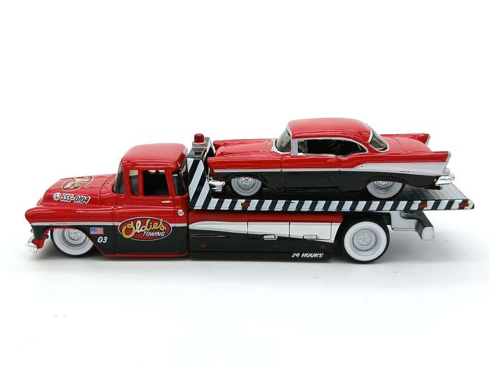 Maisto Elite Transport '57 Chev Tow Flatbed and '57 Chevy Bel Air