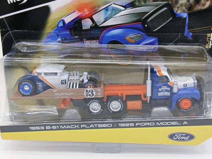 Maisto Design 1953 Mack Flatbed with 1929 Ford Model A Hotrod