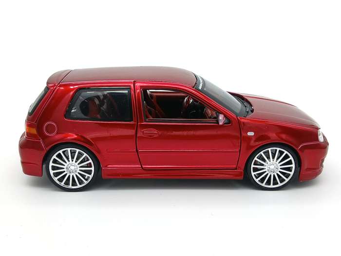 Maisto Volkswagen VW Golf Mk4 R32 1/24 Red Custom Shop Cruz Tuner - Rare